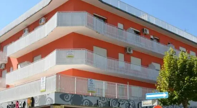 Gorgeous Central House - Beahost, Забронировать Отель Отели Бибионе-Пинеда 3 звезды, 3*