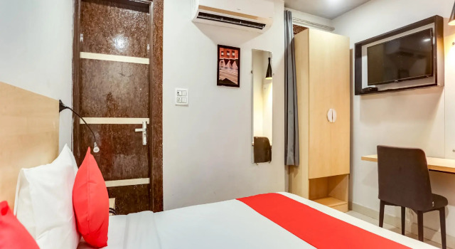 OYO 69984 Royal Inn, Забронировать Отель Отели Шахдара 3 звезды, 3*