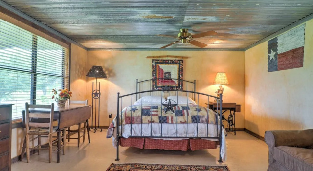 Апартаменты Charming Carmine Studio w/ Pond On 60-acre Farm!
