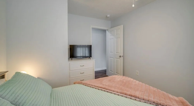 Pet-friendly Villas Vacation Rental: Walk to Bay, Book Hotel Villas New Jersey