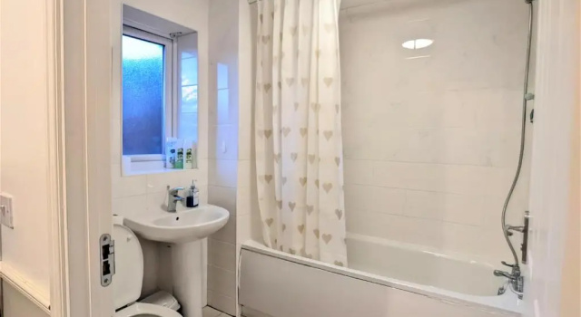 Номер Standard Guest Rooms Near City Centre & Anfield, 4 Rooms & 3 Baths