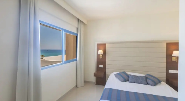 Standard Família quarto varanda Iliada Beach Hotel