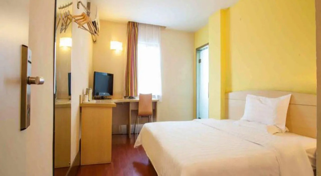 7 Days Inn East Train Station Branch, Забронировать Отель Цюншань Хайкоу, рядом с Hongcheng Lake