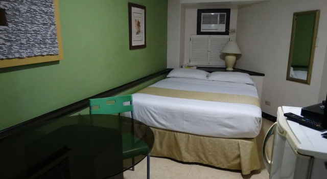 Студия Ralph Anthony Suites Hotel
