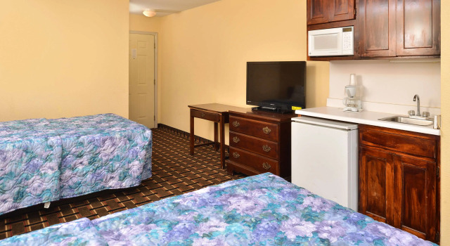 Четырёхместный номер Standard Americas Best Value Inn and Suites Albemarle