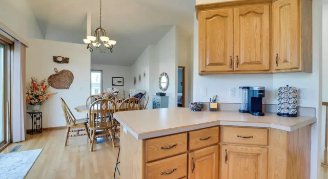 Коттедж с 4 комнатами 5 Mi to Dtwn: Pet-friendly 'wheatland Twin' Home!