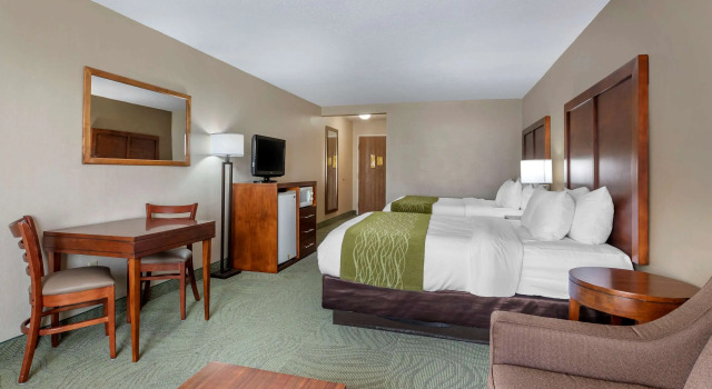 Четырёхместный номер Standard Comfort Inn Muscatine near Hwy 61