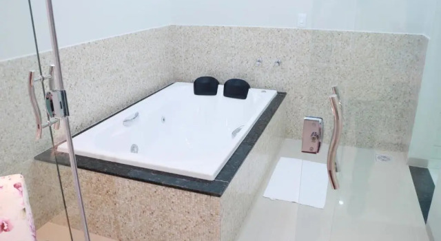 Люкс Deluxe Hotel e Locadora Vizon