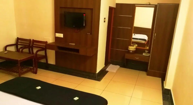 Hotel Picnic, Забронировать Отель Отели штата Тамилнада с бассейном, Бассейн