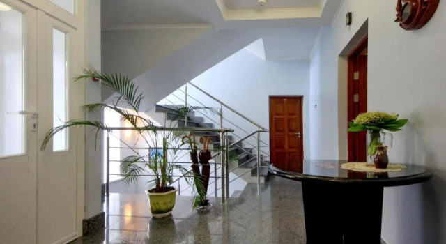Red Stone, Prenota Hotel Truskavec' 