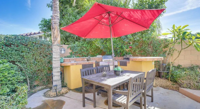 Hot Tub, Bar & Outdoor Kitchen: Chic Indio Retreat, Забронировать Отель Индио Coachella Valley, рядом с Загородный клуб Indian Palms