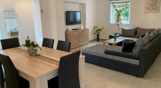 Villa KRK, Varaa Villa Hotellit Kvarner Islands uima-altaalla, Uima-allas
