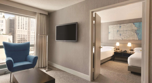Люкс с видом на город Hilton Chicago Magnificent Mile Suites