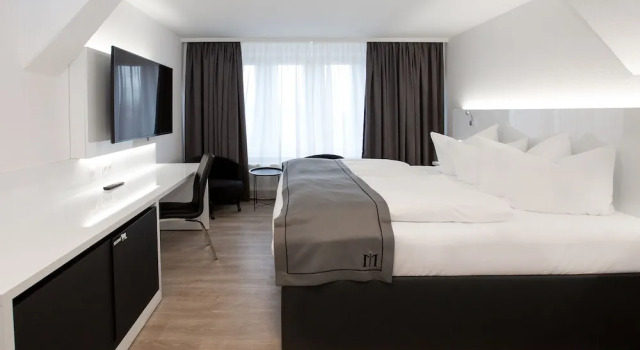 Кровать в общем номере DORMERO Hotel Worms