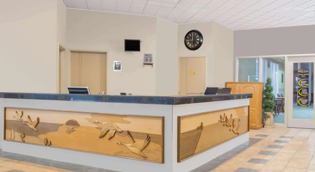 Super 8 by Wyndham Portage La Prairie MB, Book Inn Mini‑Hotels in Manitoba, Inn