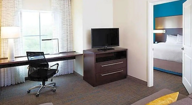 Четырёхместный люкс с 2 комнатами Residence Inn Hamilton