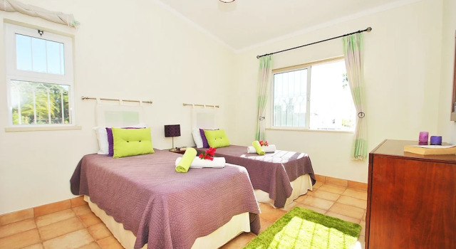 Villa 7J Quinta dos Alamos, Book Villa Villaer i Guia, Villa