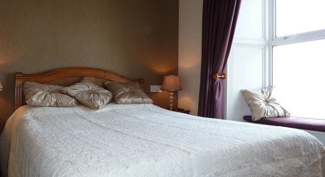 The Strand Seafood Bistro and Guesthouse, Buchen Sie Hotel Kilkee Clare