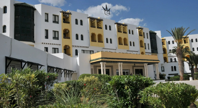 Hotel La Couronne, Rezerwuj Hotel Hotele w Nabeul Governorate z parkingiem, Parking