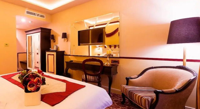 Двухместный номер Standard с балконом и с видом на внутренний двор Domeniile Martinutzi - Hotel Cardinal
