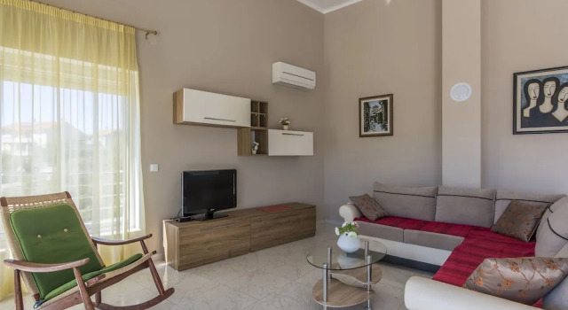 Modern Villa With sea View and Private Pool Just 350 Meters From the First Beach, Varaa Villa Hotellit Kvarner Islands uima-altaalla, Uima-allas
