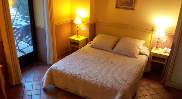Hotel du Poète, Book Hotel Hoteller i Vaucluse med parkering, Parkering