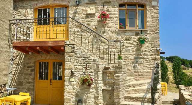 Sari Keçi̇ Taş Otel, Забронировать Отель Зейтинликой Чанаккале