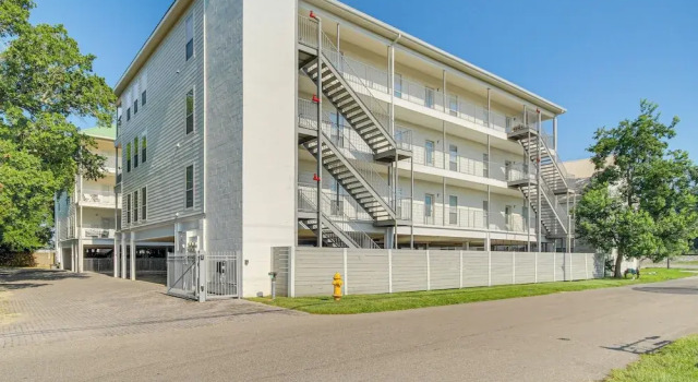 Biloxi Condo w/ Community Pool ~ Half-mi to Beach!, Забронировать Апартаменты/квартира Билокси Миссисипи - побережье, рядом с Ohr O Keefe Museum