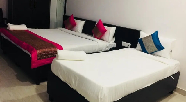Hotel Belmorrise, Забронировать Отель Нойда штат Уттар-Прадеш