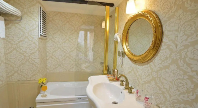 Номер Deluxe By Murat Royal Hotel Galata