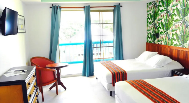 Четырёхместный номер Comfort с балконом Arenas Beach Hotel