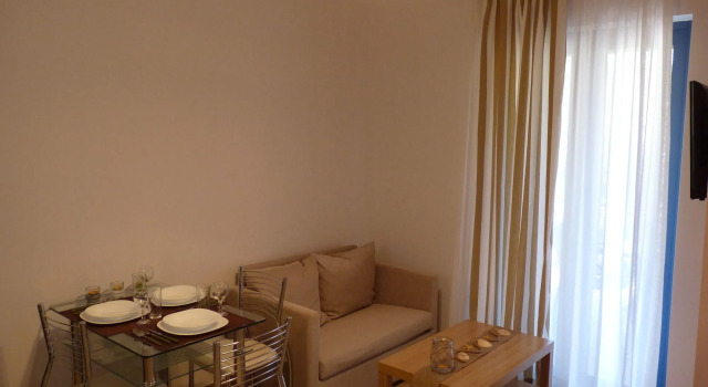 Ilianthos Apartments & Studios
