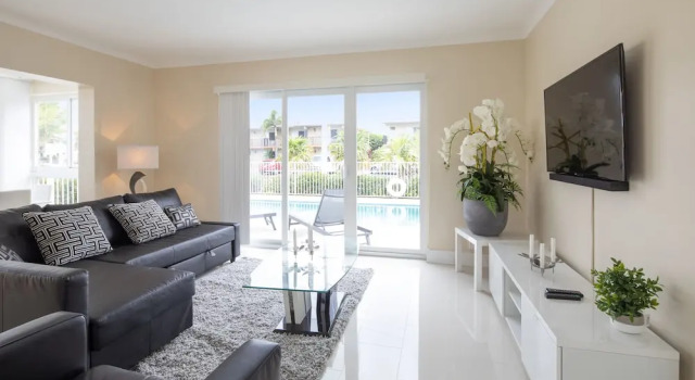 Pompano Suites by the Beach, Rezerwuj Hotel Hotele w Broward County z parkingiem, Parking
