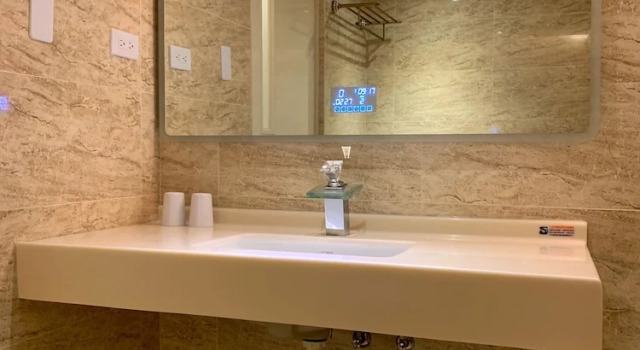 O podwyższonym standardzie dwuosobowy pokój Champs Elysees Hotel
