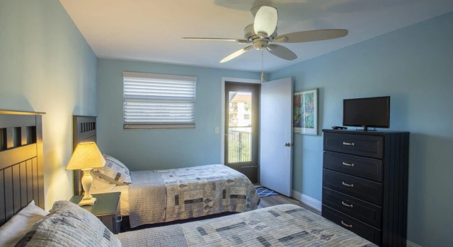 Sea Winds 30 Oceanview 3 Floors Awesome New Kitchen, Rezerwuj Apartament Hotele w Saint Augustine Area z parkingiem, Parking