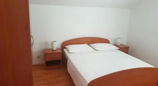 Apartments Jabuka, Забронировать Апартаменты/квартира Отели Трибунь с парковкой, рядом с Пристань для яхт Трибуни, Парковка