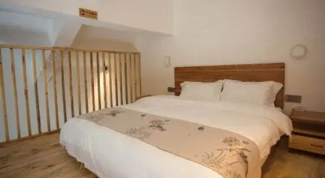 Люкс Superior Jianshui Jingxiang Guli Homestay (Jianshui Ancient City)