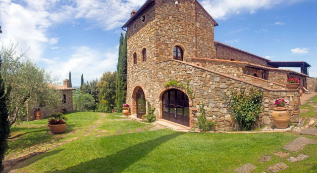 Typical Stone House Looking Banfi Wineries, Buchen Sie Hotel SPA-Hotels in Cinigiano, SPA