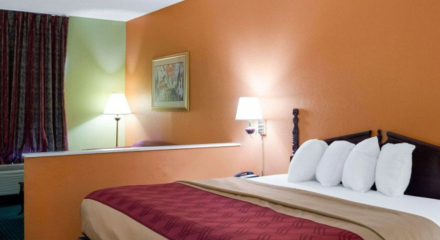 Двухместный номер Standard Econo Lodge Canton I-55