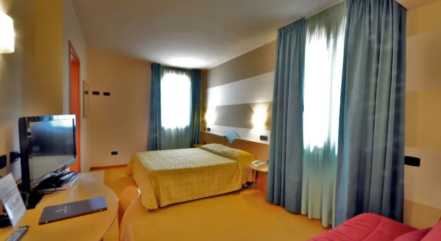 Двухместный номер Standard с балконом Planet Hotel