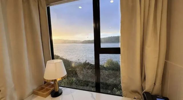 Четырёхместный номер Standard с видом на море Harbour View Lodge