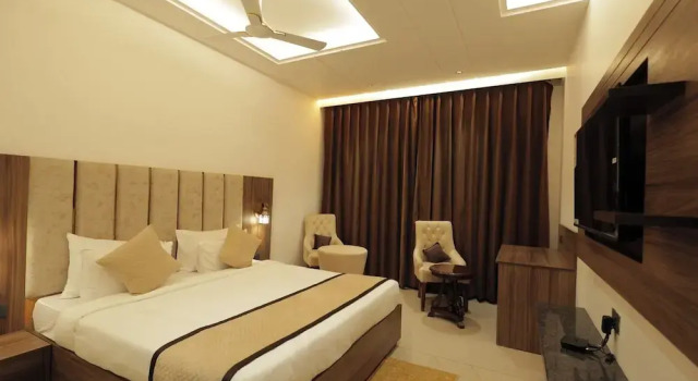 Snj Taj Grand Hotel