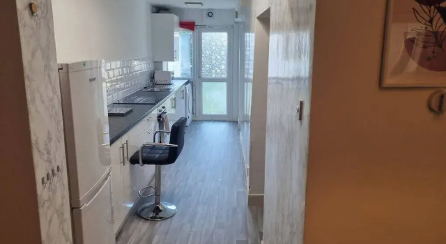 Коттедж Gillingham 4-bed Stay - Wifi, Parking, Ldn Access