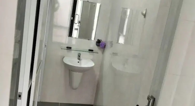 Кровать в общем номере Bros Citihouse Hotel