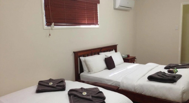 Villa mit Balkon Mapleton Cabins & Caravan Park