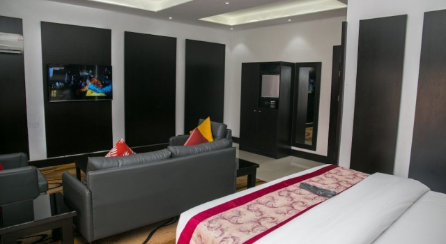 Номер Standard Carlton Gate Hotel Festac