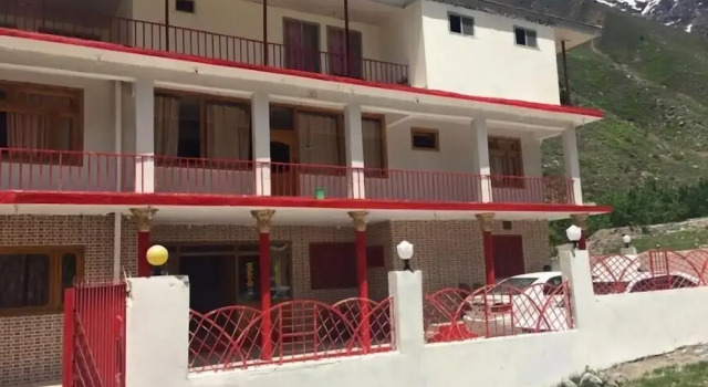 Pine Track Hotel
