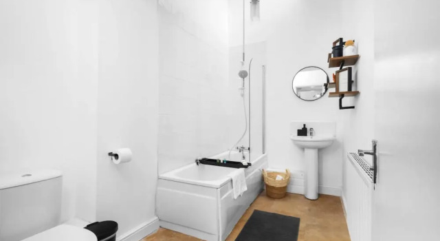 Spacious Home In Harborne(No Front Desk Please Contact The Property 5 Days In Advance)