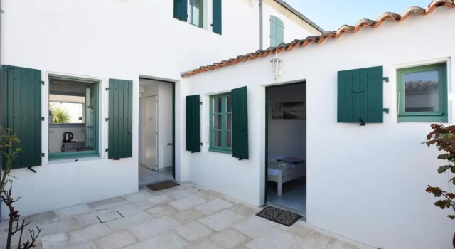 Maison La Couarde-sur-Mer, 6 pièces, 6 personnes - FR-1-258-3, Rezerwuj Hotel Hotele w Charente-Maritime z basenem, Basen