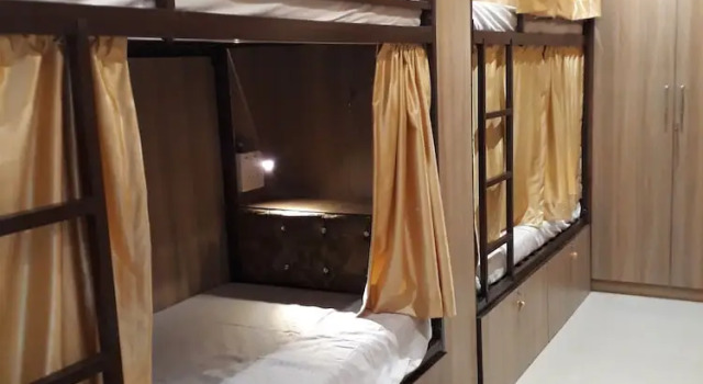 Кровать в общем номере (мужской номер) golden dormitory